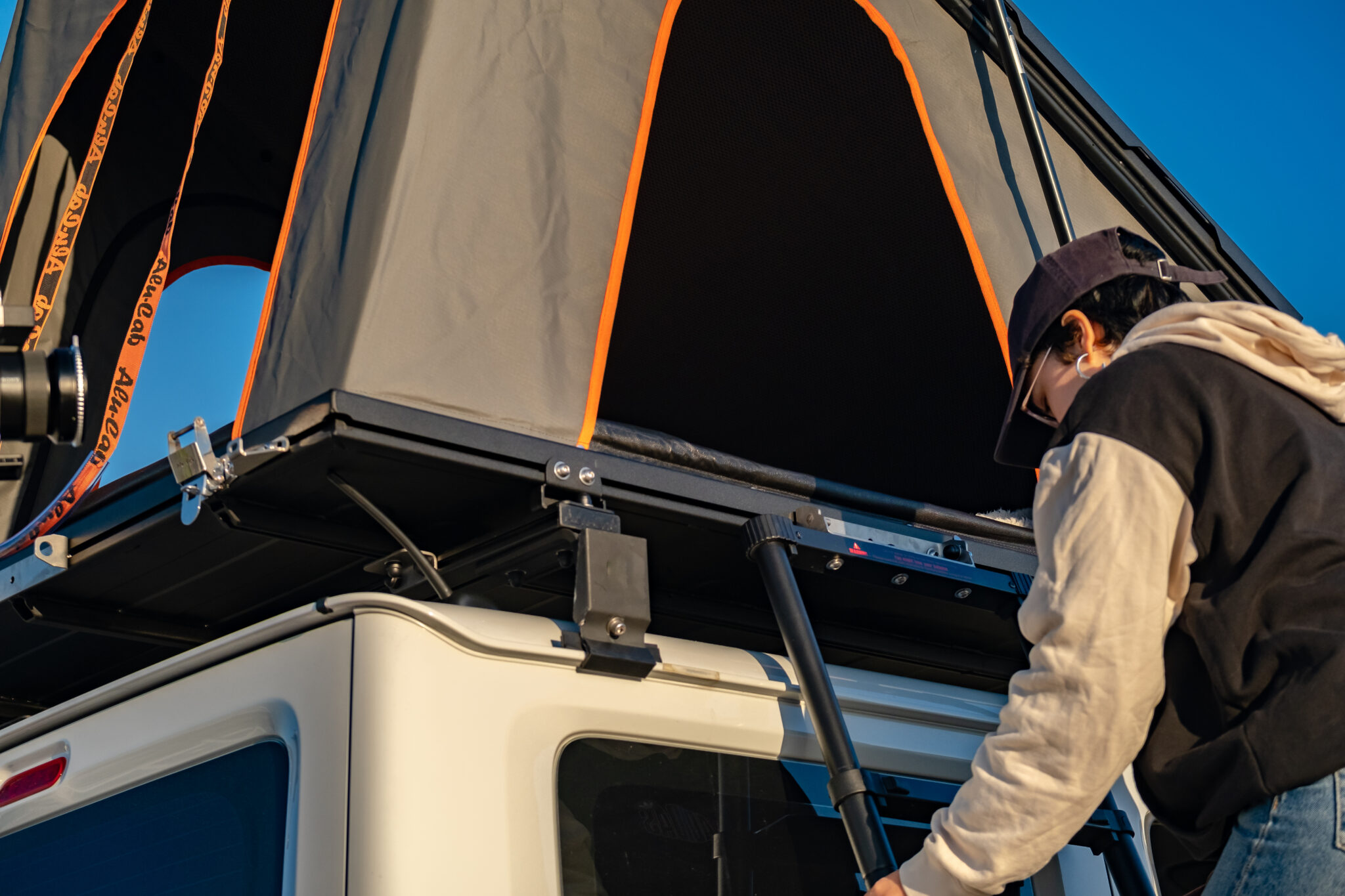 AluCab LT50 Lightweight Roof Top Tent Wild Roaming